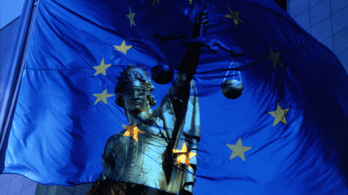 EU reformiert Datenschutz und beschließt Fluggastdaten-Speicherung
