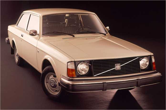 Für Kalifornien bestimmte Volvos der Baureihen 240 (im Bild ein 242 von 1975) und 260 waren die ersten Autos mit geregeltem Kat