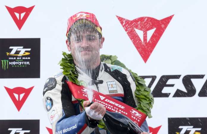 Macht aktuell alle nass: Michael Dunlop ist auf einem Siegeslauf in Sachen Road Racing.