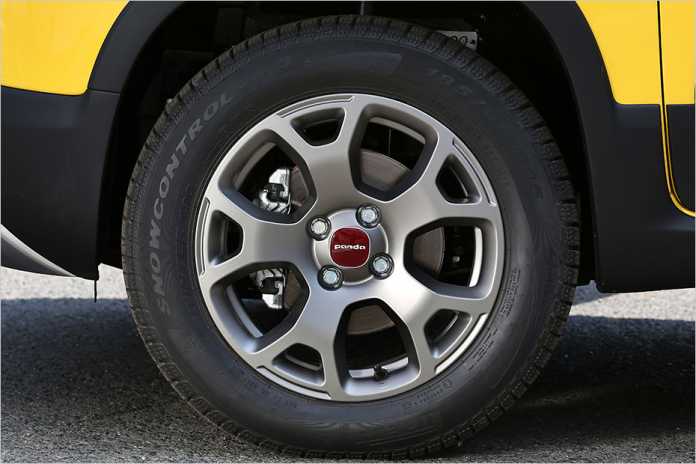 Serienmäßige 15-Zoll-Felgen mit Allwetter-Reifen