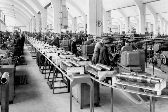 Patronenproduktion im BMW-Werk, ca. 1940