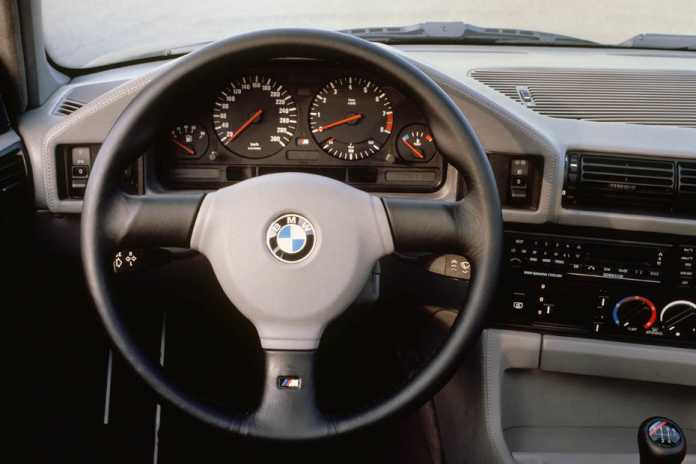 BMW M5 E34S Cockpit 1988