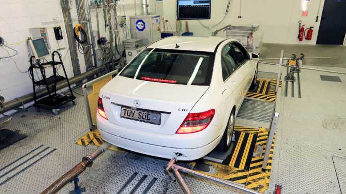 Kraftfahrt-Bundesamt überprüft Daimler-Fahrzeuge