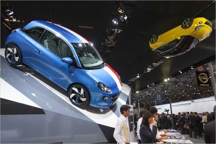 Adam, wohin das Auge reicht: Opel präsentiert auf dem Pariser Autosalon 2012 seinen neuen Kleinstwagen.