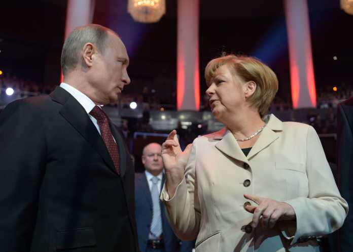 Russlands Präsident Wladimir Putin und Bundeskanzlerin Angela Merkel während der Eröffnugsveranstaltung der Hannover Messe