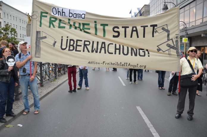 Auftakt zur Großdemo gegen den Überwachungsstaat in Berlin