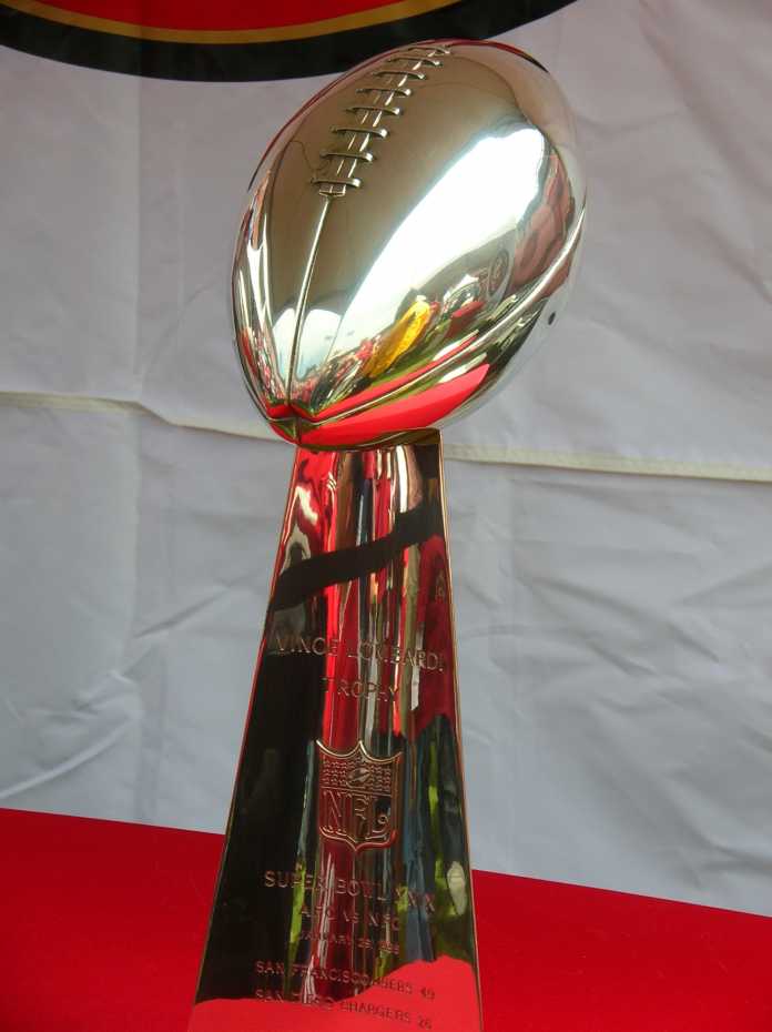Die Vince Lombardi Trophy: Der Siegerpokal des Super Bowl, des Endspiels der US-amerikanische National Football League