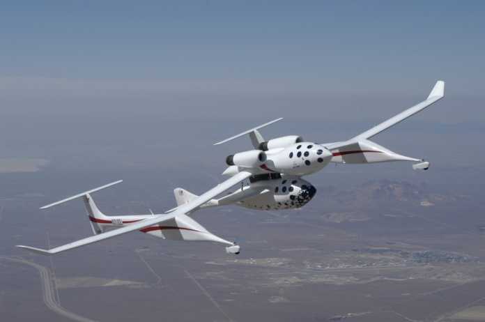Das Trägerflugzeug &quot;The White Knight&quot; mit SpaceShipOne auf dem Rücken.