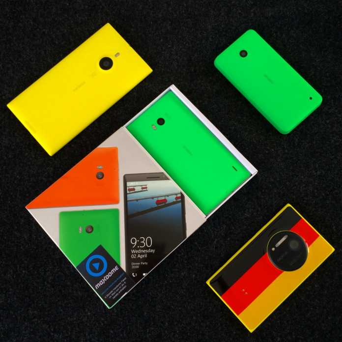 Lumia 1520 in gelb, Lumia 930 (in Verpackung) und 630 in neongrün sowie 1020 im Nationaldress