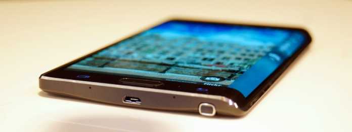 Das Samsung Galaxy Note Edge hat ein nach rechts abgewinkeltes Display.