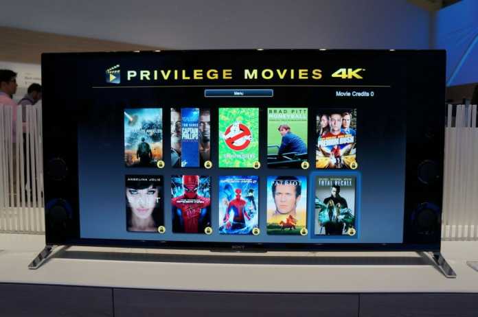 Sony Privilege Movies 4K: Der Eintrag &quot;Movie Credits&quot; auf der Bedienoberfläche der zur vorbespielten Festplatte gehörenden App lässt darauf schließen, dass sich künftig weitere 4K-Filme herunterladen lassen.