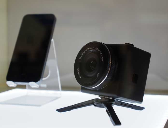Ein Kamera-Modul ohne Bedienelemente: Olympus' Open-Plattform-Konzept will Smartphone und Fotografie weiter zusammenführen.