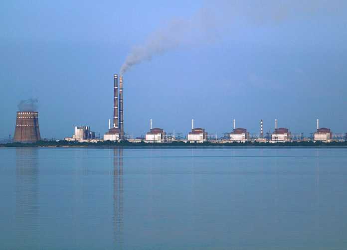 Wärme- und das Kernkraftwerk Saporischschja