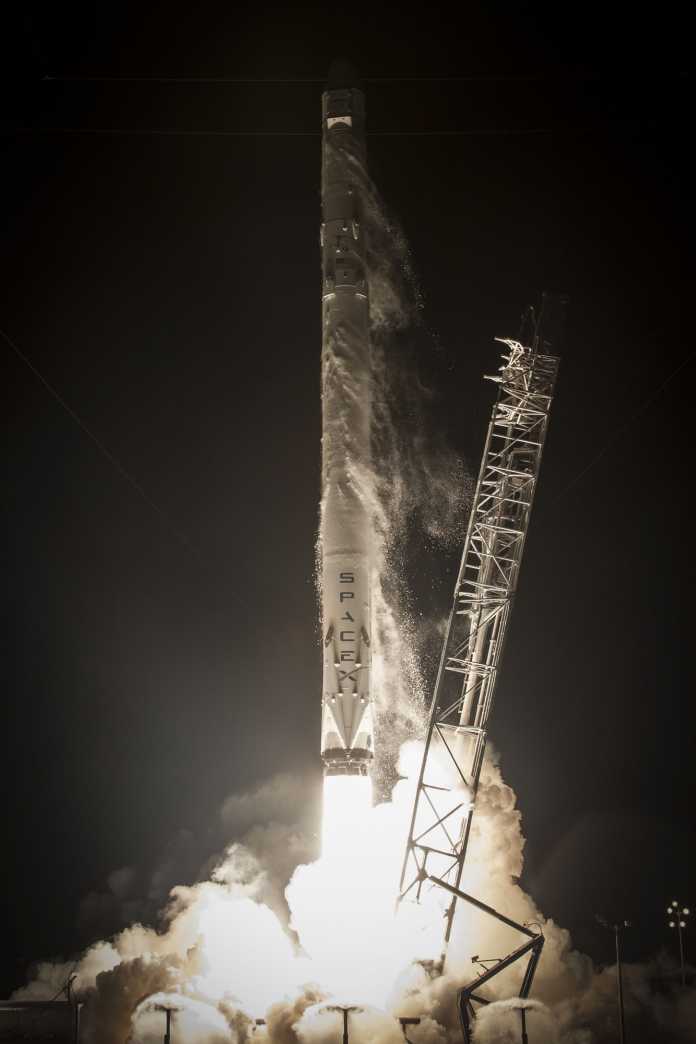 Start einer Falcon-9-Rakete