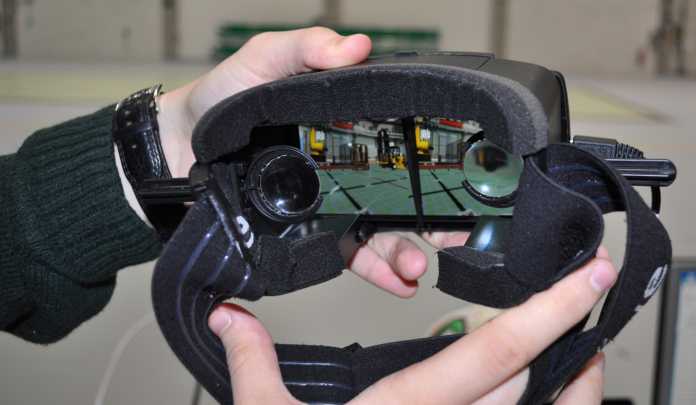 Zurzeit nutzt das Fraunhofer-Holodeck noch Nexus-5-Smartphones mit Durovis-Dive-VR-Gehäusen.