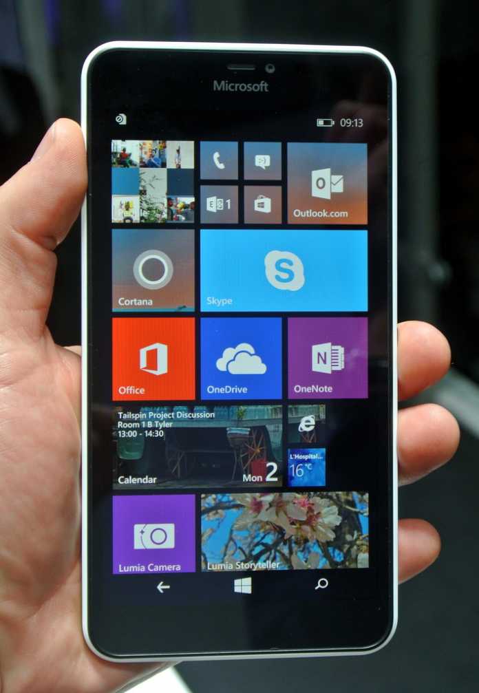 Die Neulinge kommen mit Windows Phone 8.1 statt 10. Das bedeutet, sie sollen vor Fertigstellung der nächsten Windows-Version auf den Markt kommen.