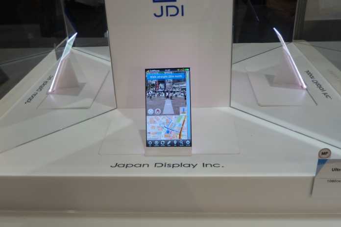 Trägt nicht auf: Das 5-Zoll-LCD von JDI ist inklusive Backlight nur einen Millimeter dick.