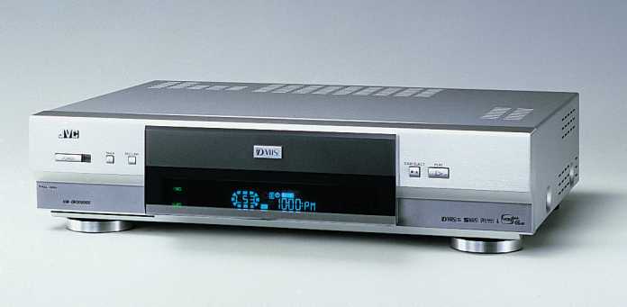 JVC bot zum HDTV-Start in den USA einen D-VHS-Recorder (Data VHS) an, der hochaufgelöste Bildsignale digital auf Cassette aufzeichnen. Auf breiter Ebene durchsetzen konnte sich das System nicht.