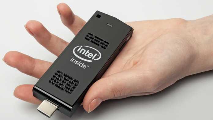 Der Intel Compute Stick passt in eine Hand
