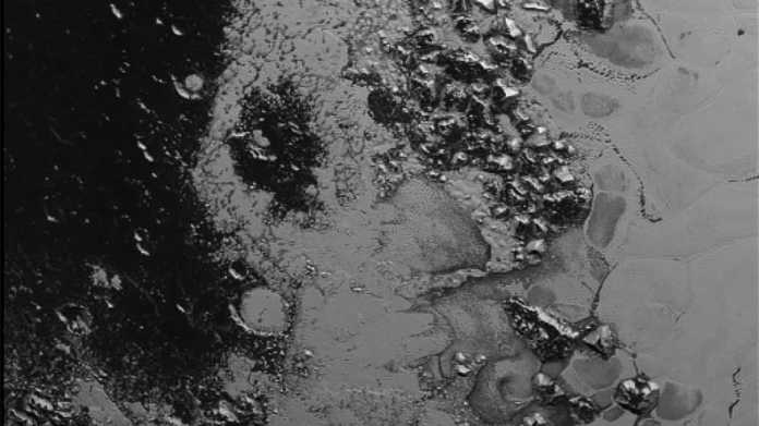 Bergkette auf Pluto