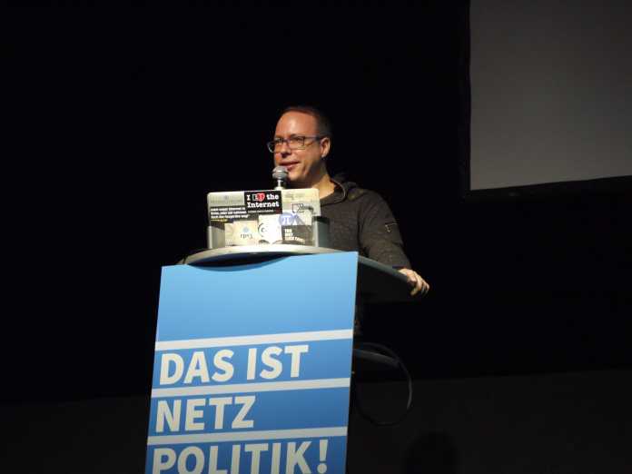 Markus Beckedahl bei der Dankesrede zum 10. Geburtstag von Netzpolitik.org