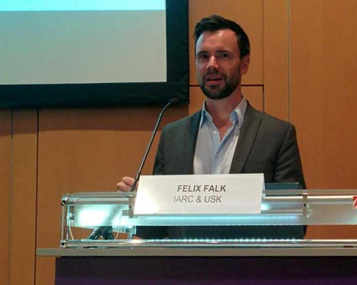 USK-Geschäftsführer Felix Falk zeigte sich in Köln von dem Erfolg des <br />
Selbsteinstufungssystems begeistert.