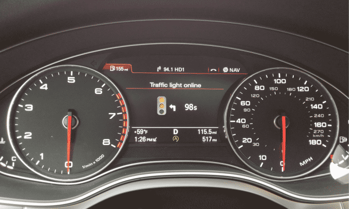 Vorerst nur in den USA will Audi einen connect-Dienst anbieten, bei dem Autos von der Ampelsteuerung der Stadt mit aktuellen Informationen versorgt werden.