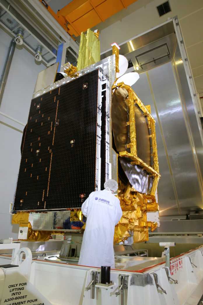 Telekommunikationssatelliten Eutelsat 9B wurde auch das Relaismodul EDRS-A installiert, das für schnellere Datenübertragung zur Erde sorgen soll.