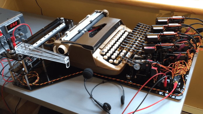 Schreibmaschinen-Roboter Diktat