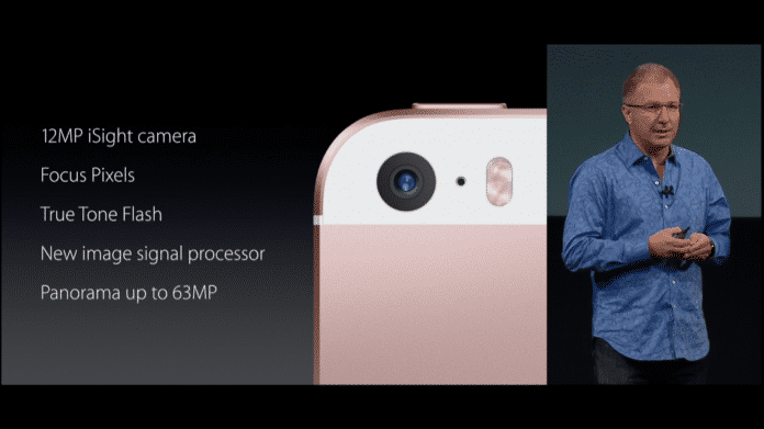 Auch bei der Hauptkamera zieht das iPhone SE mit dem 6s gleich: Es schießt 12-Megapixel-Fotos und dreht 4K-Videos.