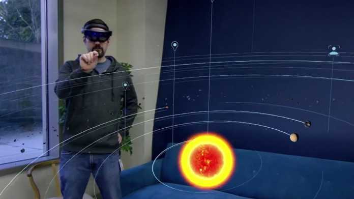 Mit der Mixed-Reality-App &quot;Galaxy Explorer&quot; können HoloLens-Nutzer die Milchstraße betrachten.