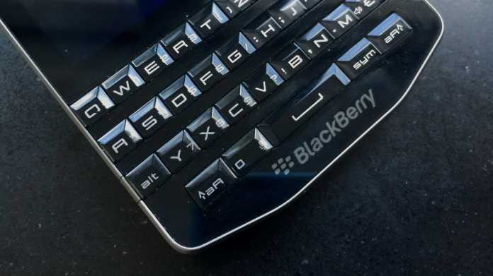 BlackBerry baut bei sinkenden Umsätzen um