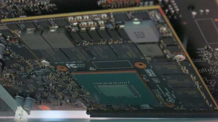 Auch der Auto-Computer Drive PX 2 war auf der Messe ausgestellt, allerdings hinter Plexiglas. Nvidia erschwerte einen genauen Blick auf die vermeintlichen Pascal-Chips.