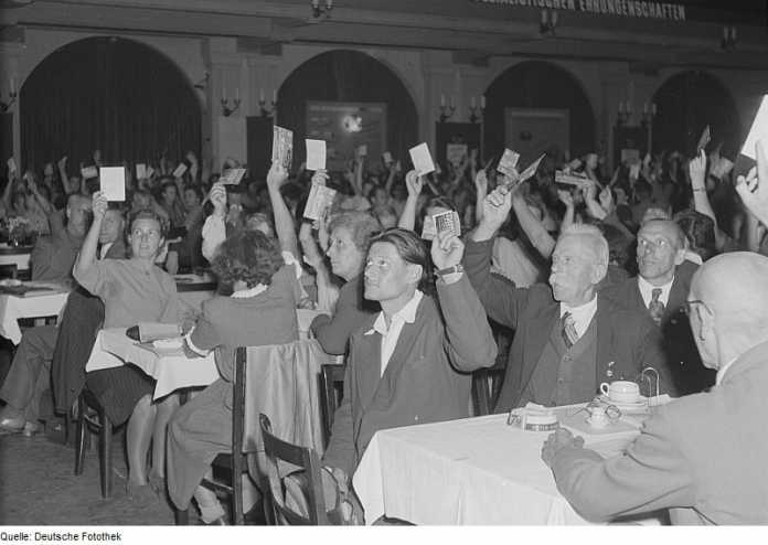 Eine Abstimmung in der DDR