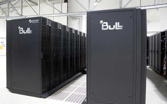 Juropa im FZ Jülich besteht aus zwei zusammengeschalteten Xeon-Rechnern von Bull und Sun, hier die Bull-Novascale-Racks.