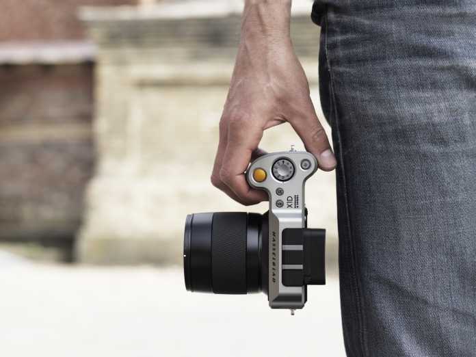Kompakt: Die X1D ist eine spiegellose Systemkamera mit großem Mittelformatsensor. Sie wildert auch bei den Kunden der spiegellosen Vollformatkameras Leica SL und Sony A7. Nicht zuletzt greift sie auch hochauflösende Vollformat-Spiegelreflexkameras wie die Canon EOS 5Ds an.
