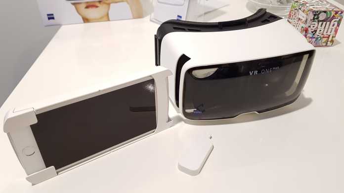 Kurztest: Zeiss VR One Plus mit Universal-Smartphone-Schublade