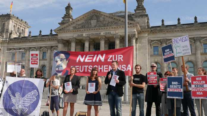 Demonstranten gegen BND-Gesetz: "Nein zur deutschen NSA"