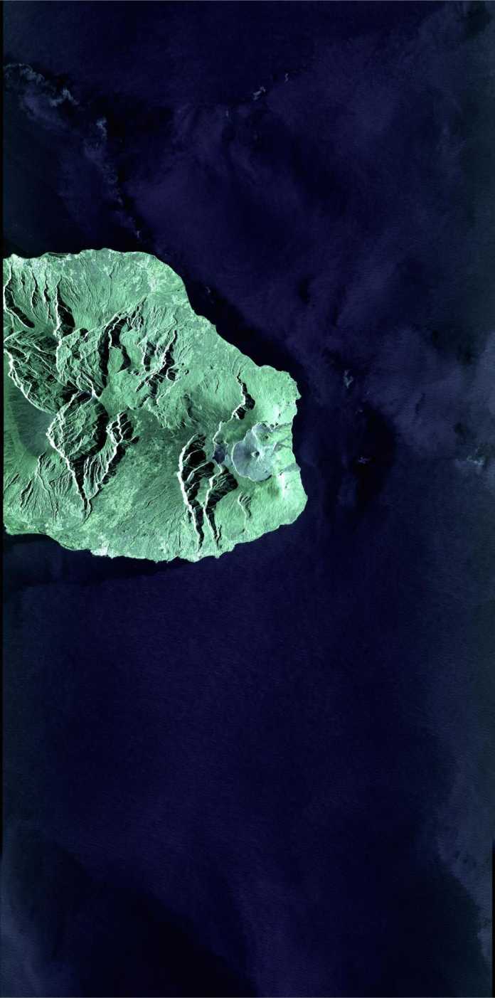 Bild des Sentinel-1 Satelliten von der Insel &quot;La Reunion&quot;, übertragen via Lasertechnik (European Data Relay System)