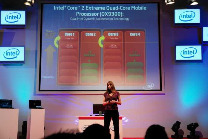 Intels Marketingleiterin für Mobilrechner, Karen Regis, stellt auf der Games Convention die neuen Funktionen der Quad-Core-CPUs vor.