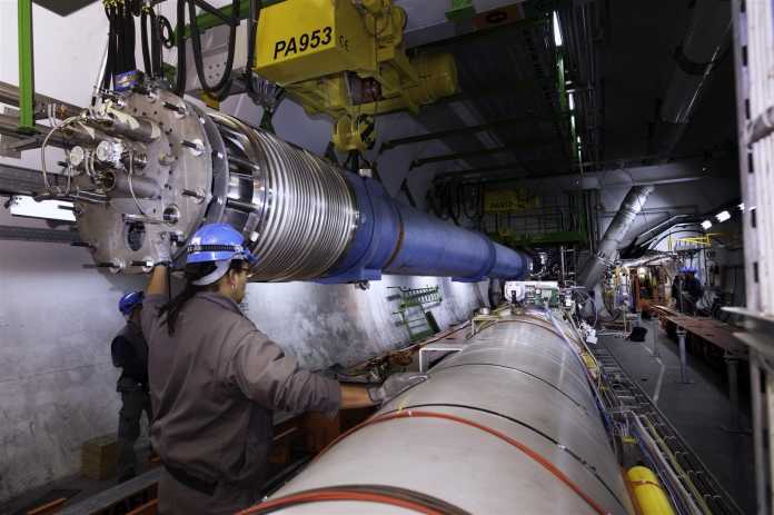 Reparaturarbeiten am LHC