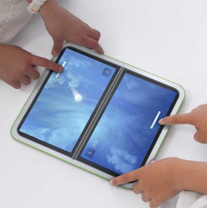 Zwei Kinder können zum Spielen jeweils ein Touchscreen nutzen.