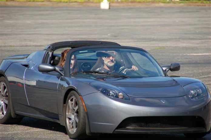 Schnell, leise, hipp und teuer: Der zweisitzige Tesla Roadster