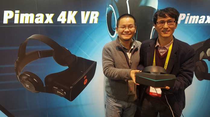 Der Pimax-Vorstand präsentiert die 8K-VR-Brille (von links): COO Veni Tang und CEO Robin Weng.
