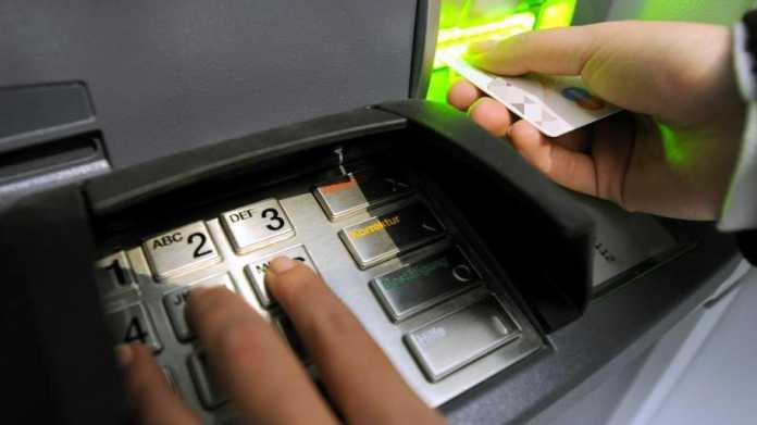 Datenklau an Geldautomaten steigt an, Schaden sinkt