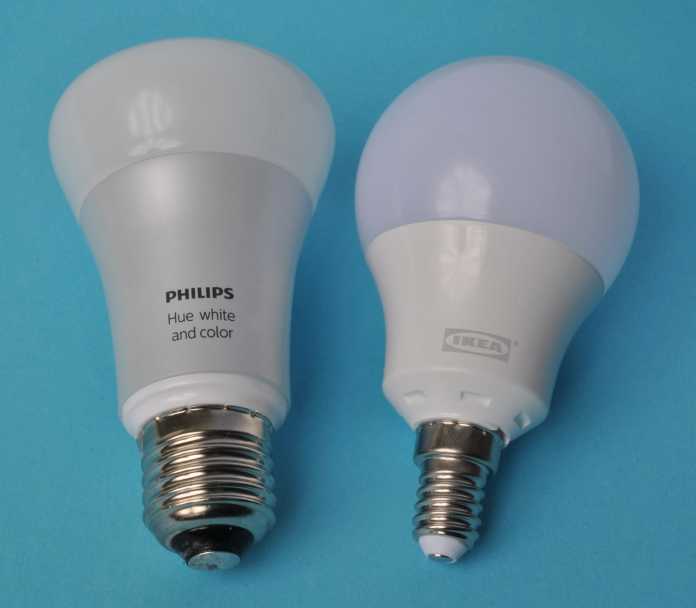 Links eine Philips Hue white and color, rechts eine Ikea Tradfri Lampe