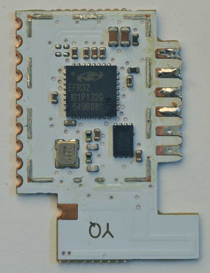 Das IKEA-Transceiver-Modul: Eine weiße Platine mit ARM Cortex-M4