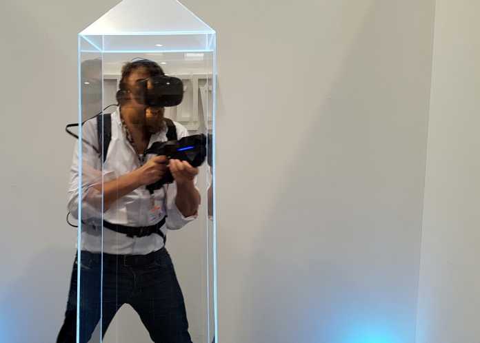 Die in die VR eingebundene Plexiglas-Säule ist die wohl innovativste Idee in Tower Tag.