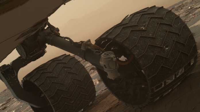 NASA-Rover Curiosity: Zwei Brüche an einem Rad gefunden