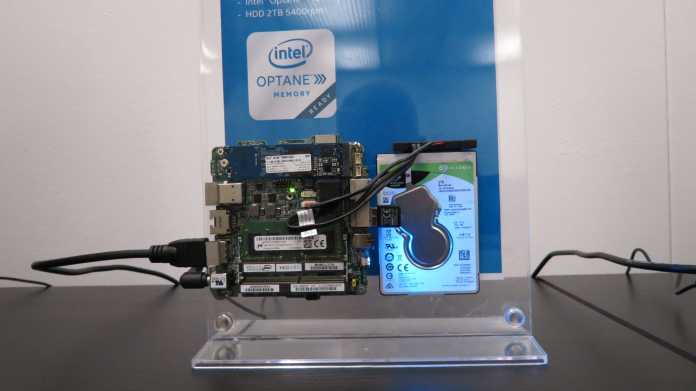 Showcase auf der CeBIT: Intel nutzt 3D XPoint als Beschleuniger für Desktop-Systeme.